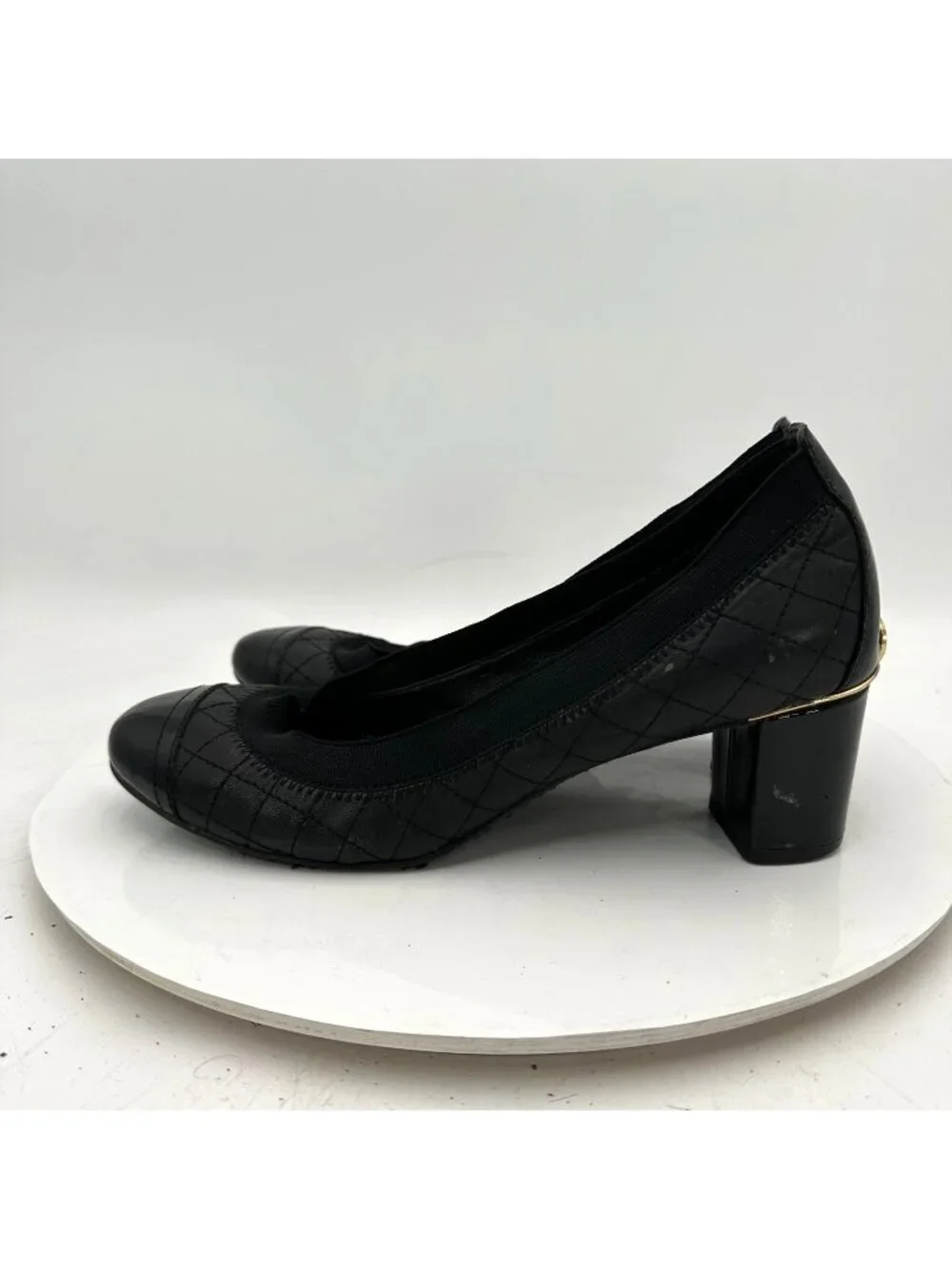 Tory Burch Carrie Women Size 7.5 Black Leather Quilted Pumps Gold Logo Shoes